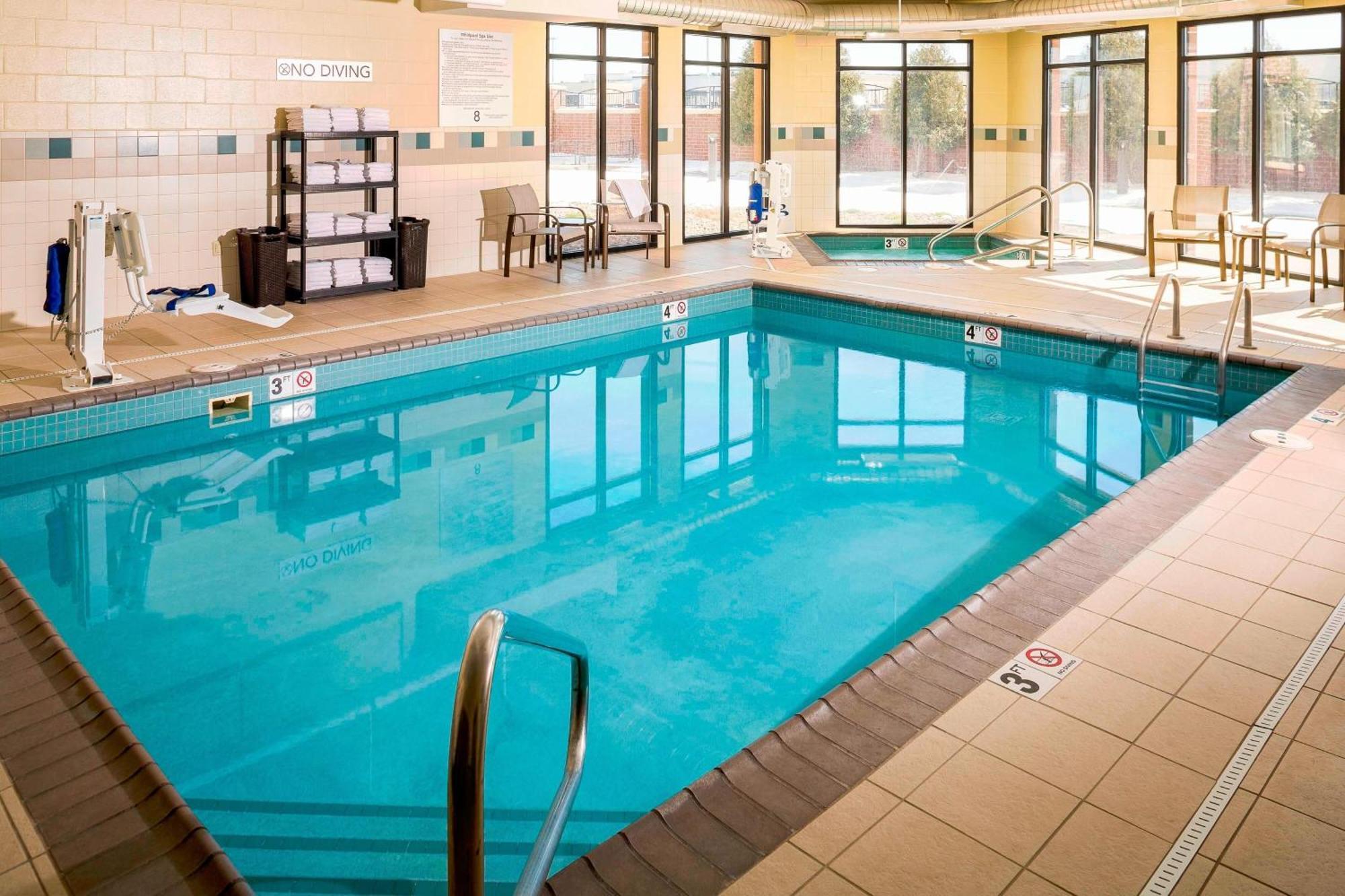 Courtyard By Marriott Сиукс Фолс Екстериор снимка