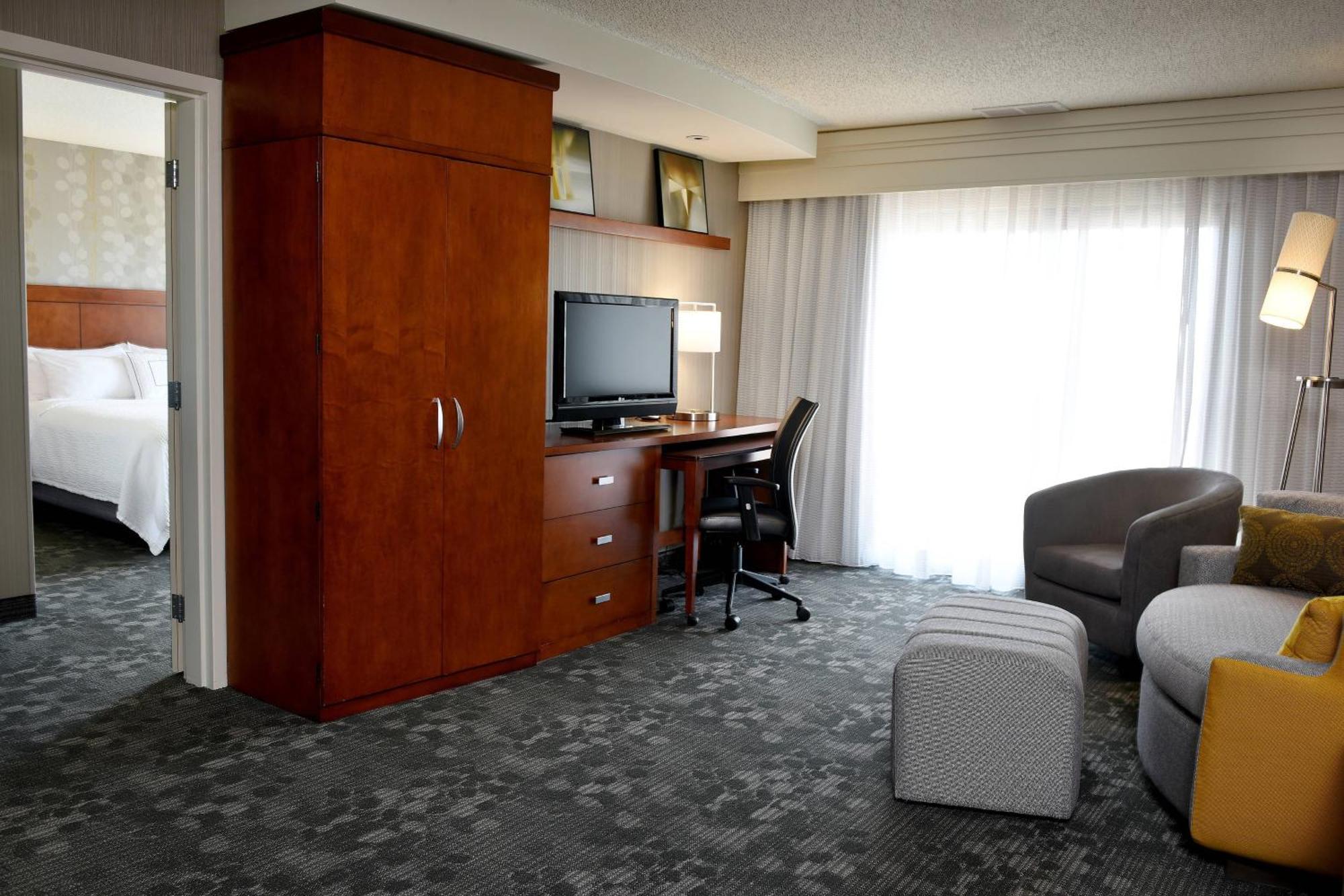 Courtyard By Marriott Сиукс Фолс Екстериор снимка