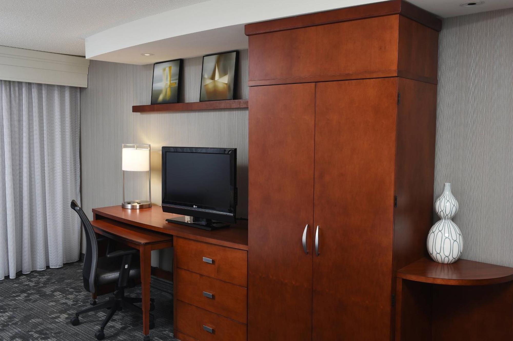 Courtyard By Marriott Сиукс Фолс Екстериор снимка