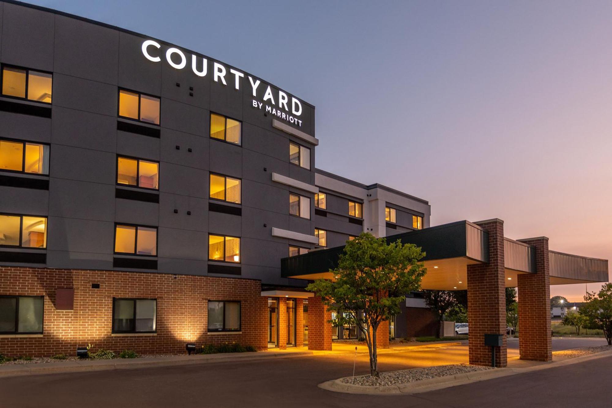 Courtyard By Marriott Сиукс Фолс Екстериор снимка